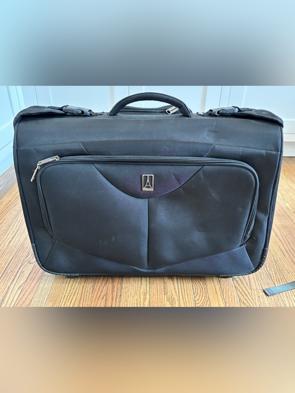 TravelPri Black Roller Garment Bag -
